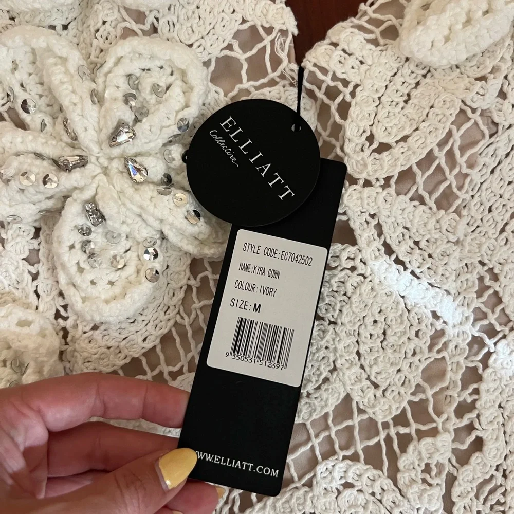 Elliatt White Lace Maxi Dress - Picture 4 of 9